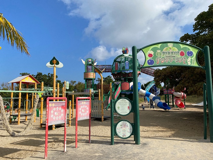 沖縄の公園 南風原の本部公園の幼児遊具で1歳の娘を遊ばせてきたよ おきたび